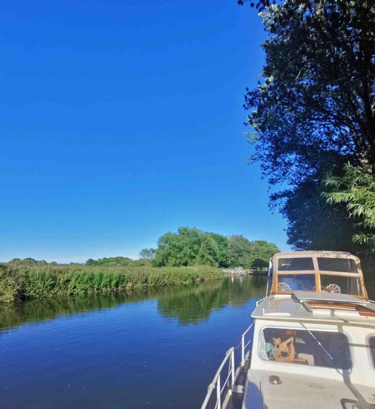 Dutch Cruiser Ship On A Tranquil Secluded River Tonbridge Exterior foto