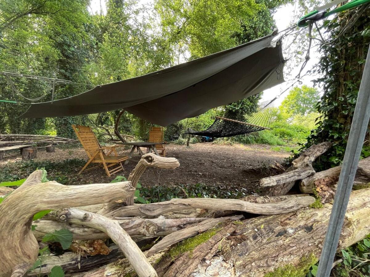 Dutch Cruiser Ship On A Tranquil Secluded River Tonbridge Exterior foto