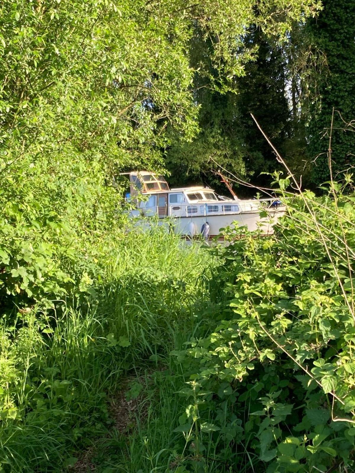 Dutch Cruiser Ship On A Tranquil Secluded River Tonbridge Exterior foto